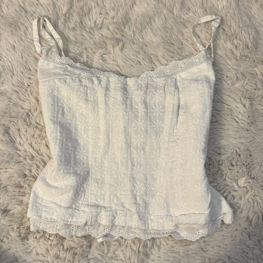 White Eyelet Lace Cami Top - Women - Picture 2 of 4
